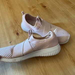 Pink Avia tennis shoes